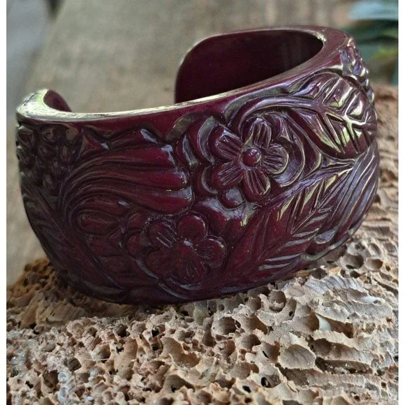 Bakelite Carved Dark Cherry Leaf Open Wide Cuff Bracelet - Picture 11 of 12